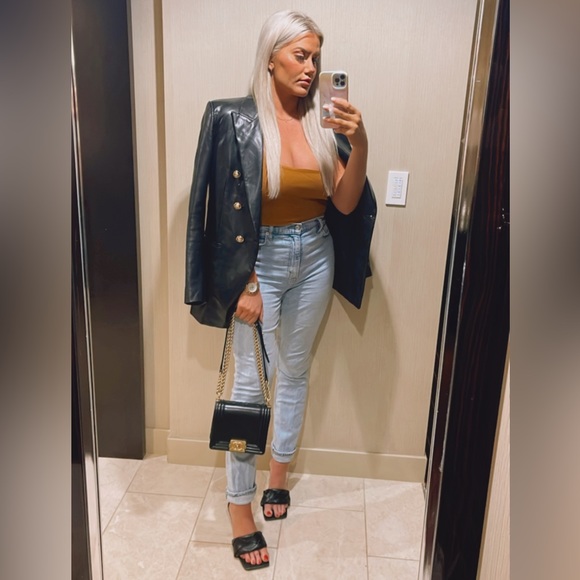 🎉 MEET YOUR SELLER 🎉 - Picture 5 of 9